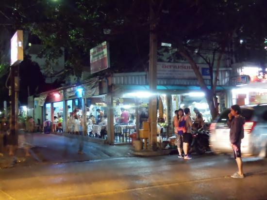 Isan Rom Yen Restaurant